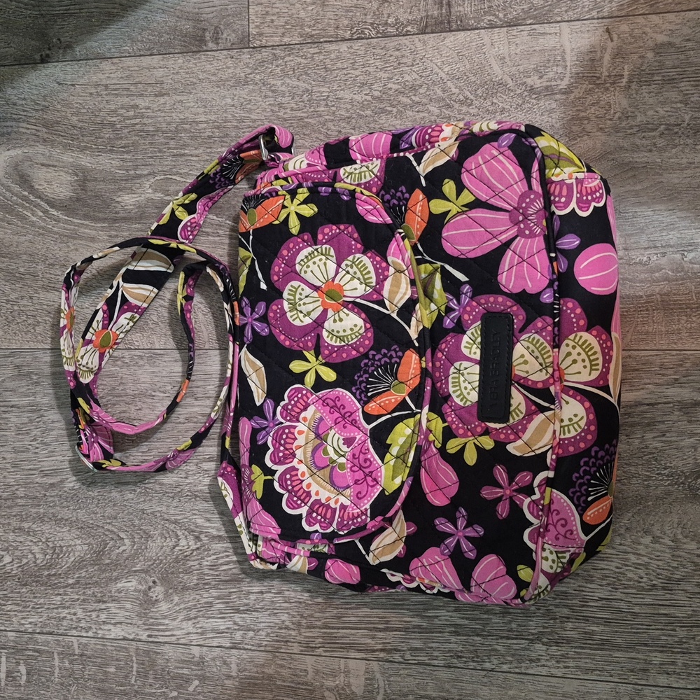 Vera Bradley, over shoulder purse, floral pattern,‎ black